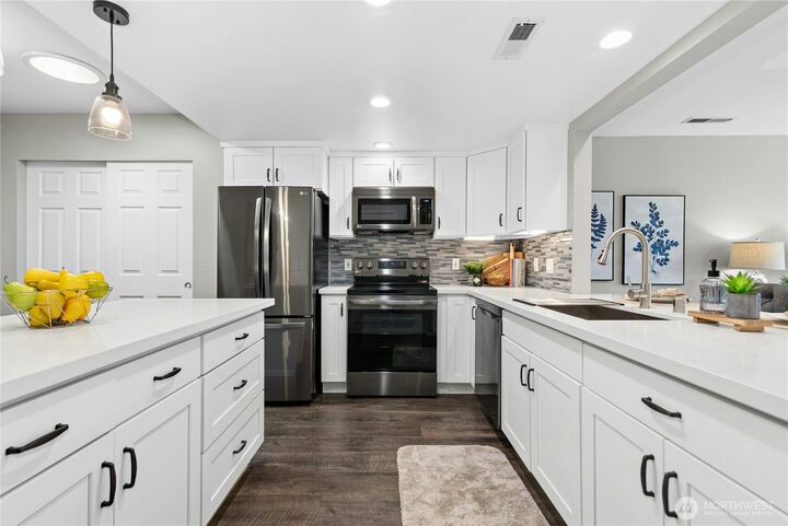 Property Photo: 4081 224th Lane SE 306 WA 98029
