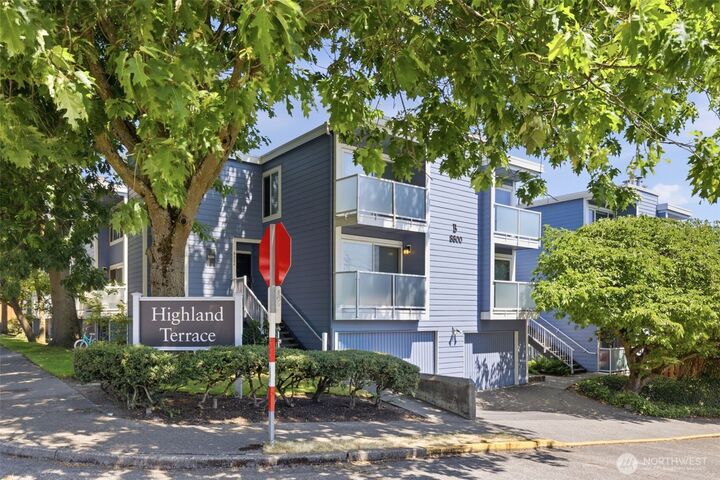 Property Photo:  8800  20th Avenue NE B202  WA 98115 
