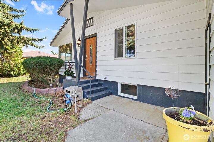Property Photo:  1727 S Monroe Street  WA 98837 