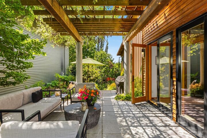 Property Photo:  175  Wood Avenue SW  WA 98110 