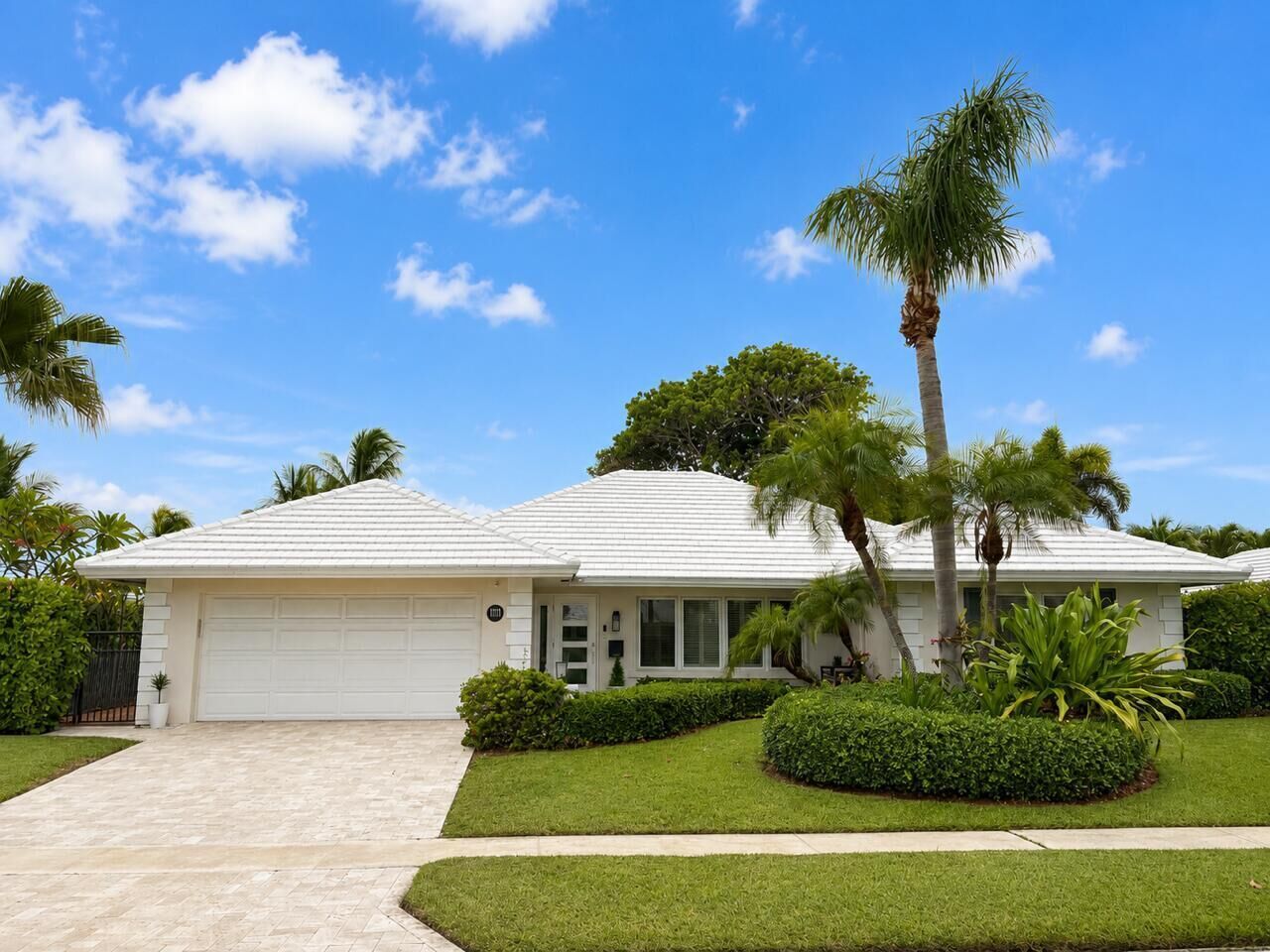 Property Photo: 1111 SW Pepperridge Terrace FL 33486