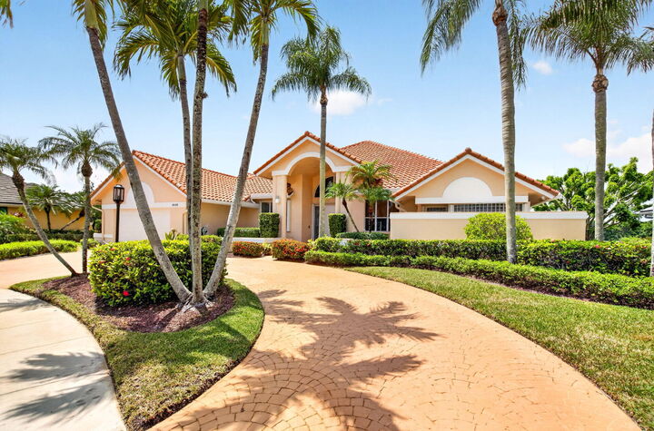 Property Photo: 10192 Shireoaks Lane FL 33498