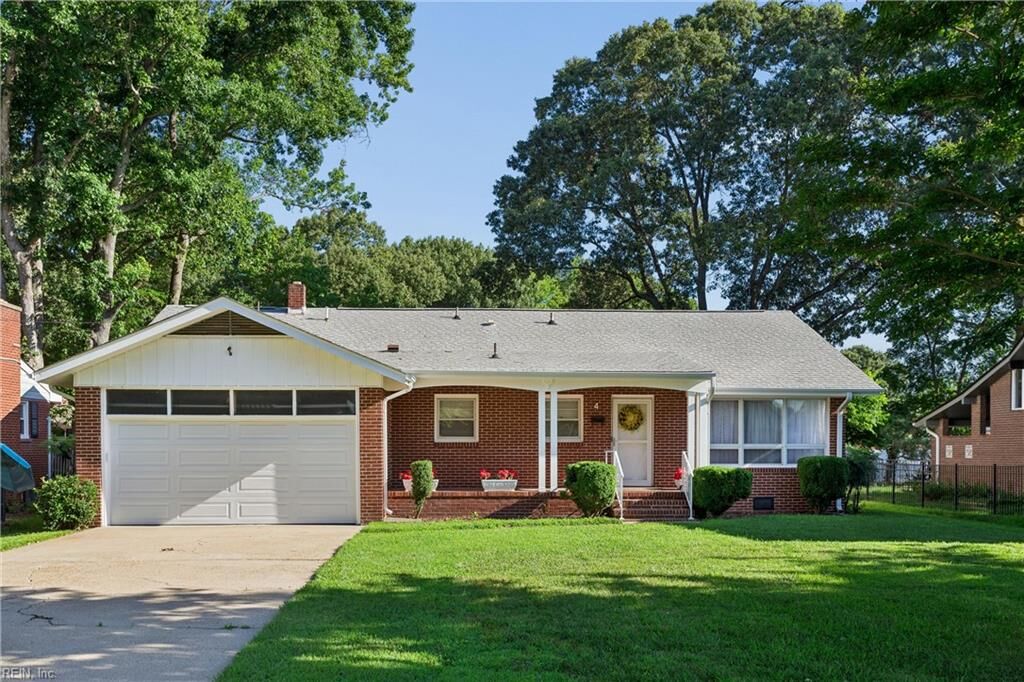 Property Photo:  4 Mimosa Cres  VA 23661 