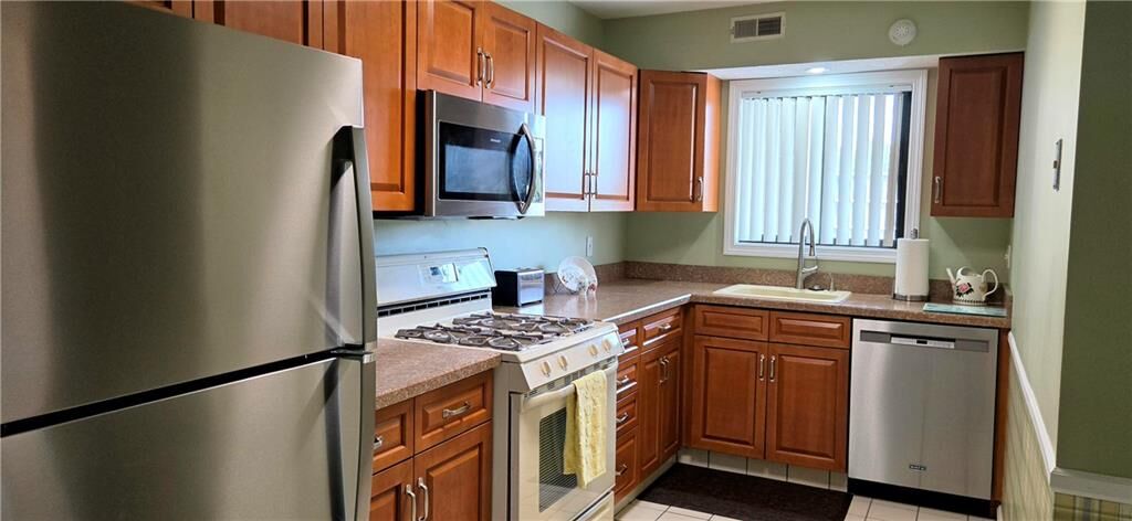 Property Photo: 650 East Greenwich Avenue 308 Bldg 7 RI 02893