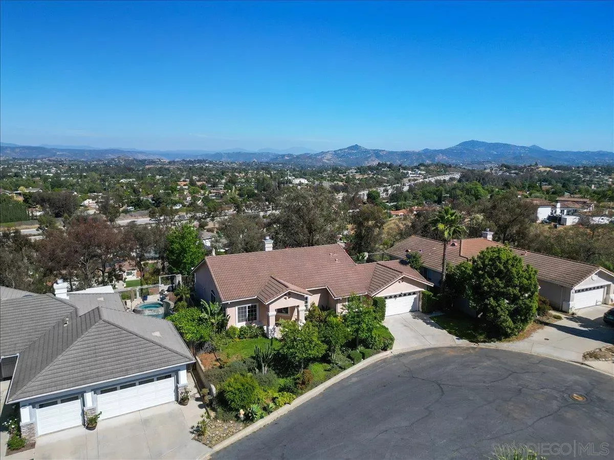 Property Photo:  1992 Ridge Way Glen  CA 92029 