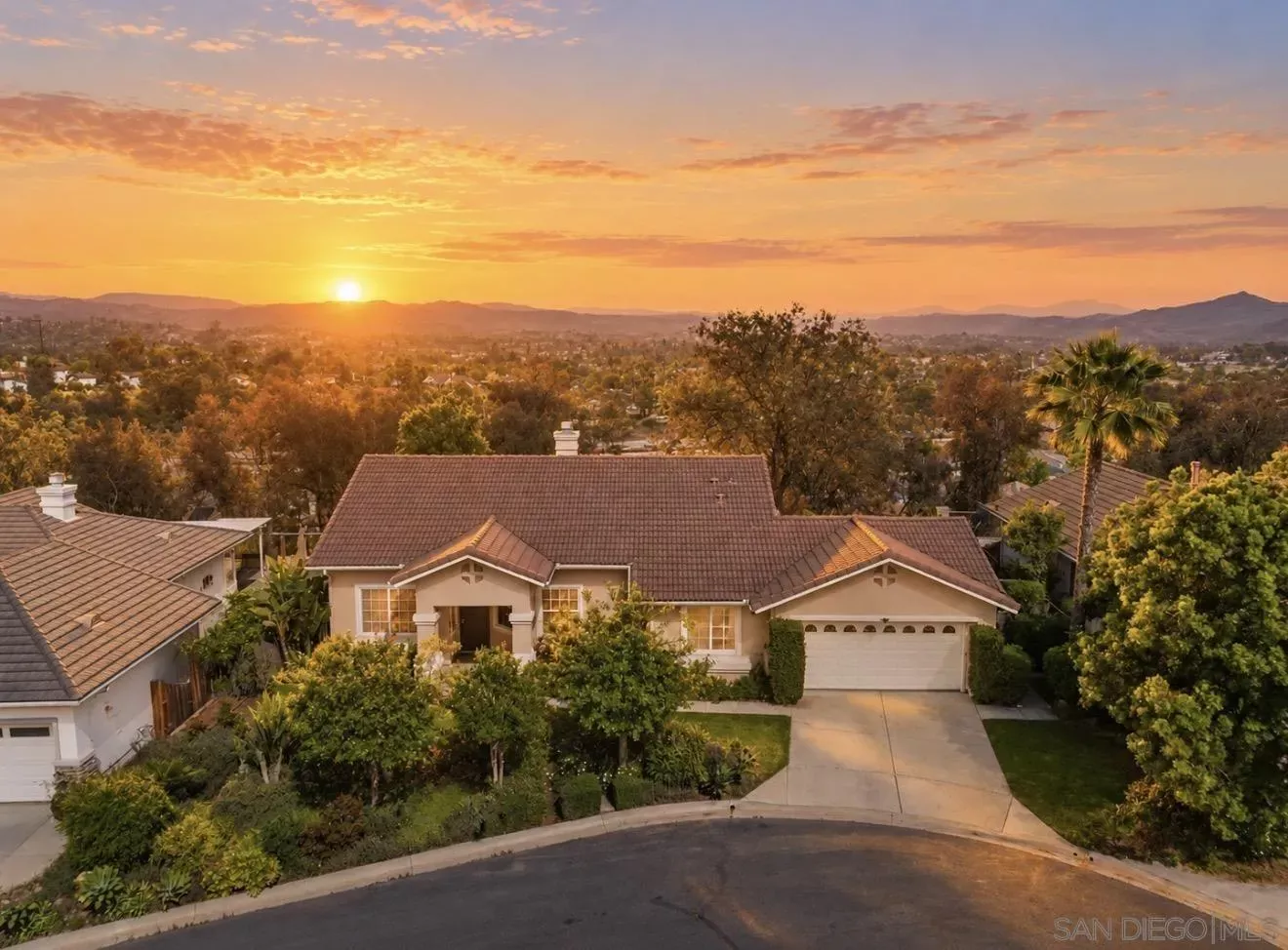 Property Photo:  1992 Ridge Way Glen  CA 92029 
