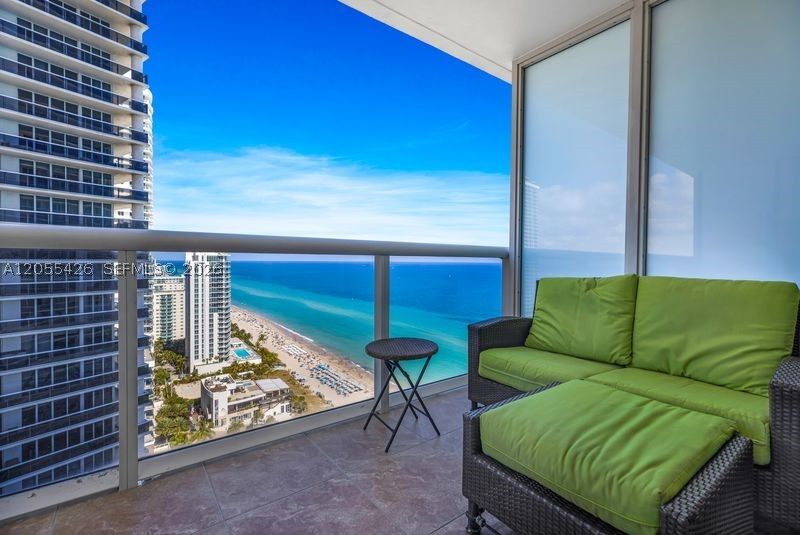 Property Photo:  1830 S Ocean Dr 2609  FL 33009 