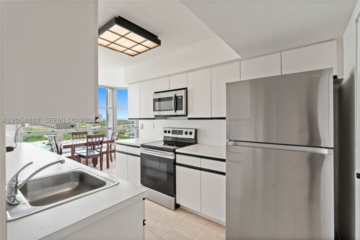 Property Photo:  3600 Mystic Pointe Dr 1207  FL 33180 