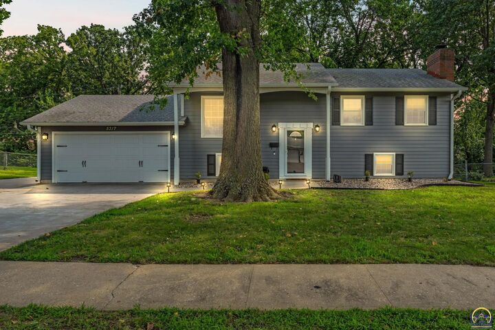 Property Photo:  5317 SW 32nd Ter  KS 66614 