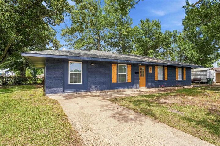 Property Photo:  3901 Hoover Cir Circle  LA 70607 