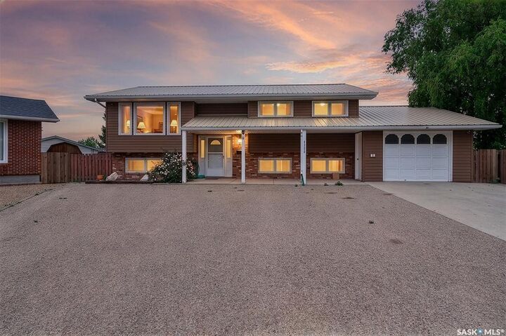 Property Photo: 1355 Manitou Crescent SK S6H 7C4