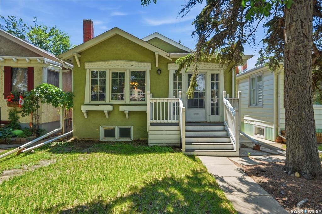 Property Photo:  3625 Victoria Avenue  SK S4T 1M4 