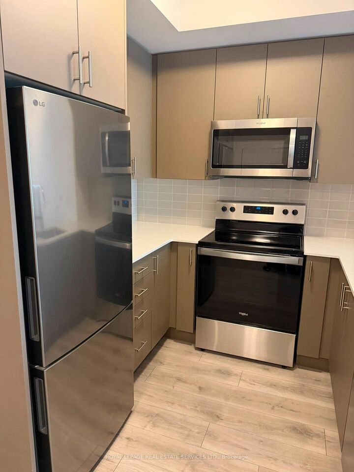 Property Photo:  3240 William Coltson Avenue 411  ON L6H 8C8 