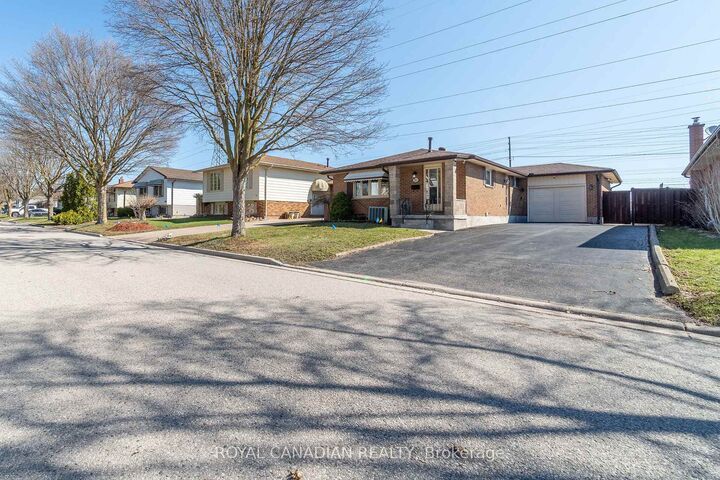 60 Lysanda Avenue — photo 1