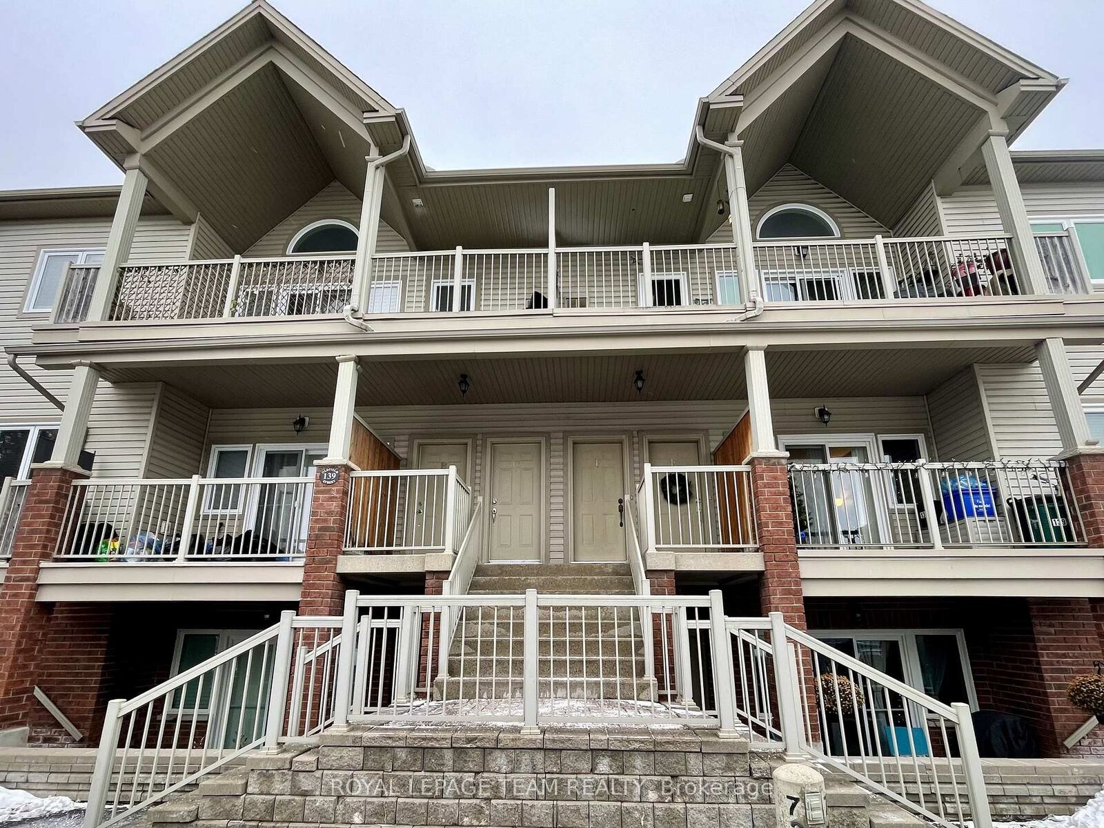 Property Photo: 139 Oldfield Street B ON K2G 7C7