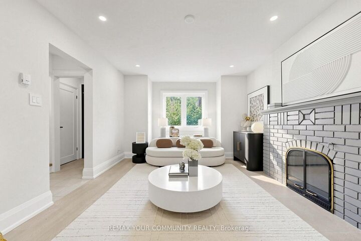 Property Photo: 351 Fairlawn Avenue ON M5M 1T5