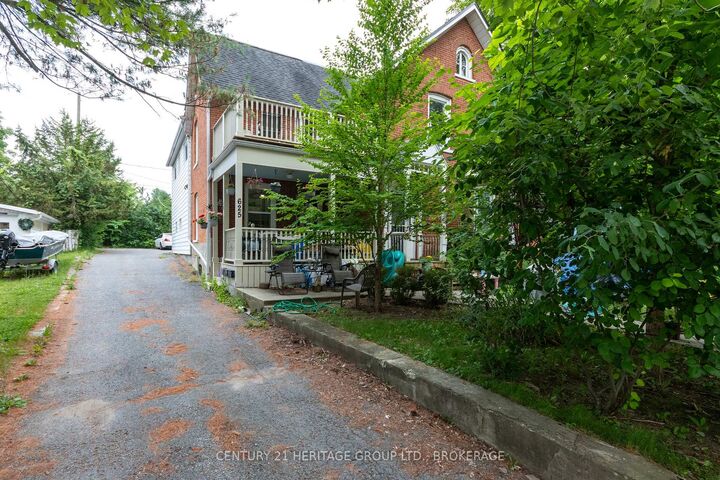 625 King Street W — photo 1