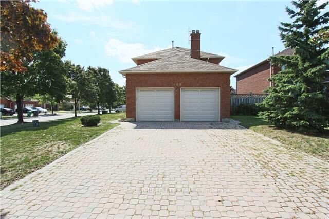 Property Photo: 460 Chieftan Circle Basement ON L4Z 3A6