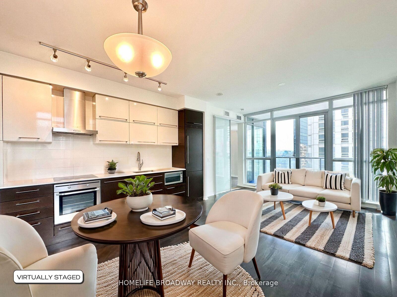 Property Photo:  