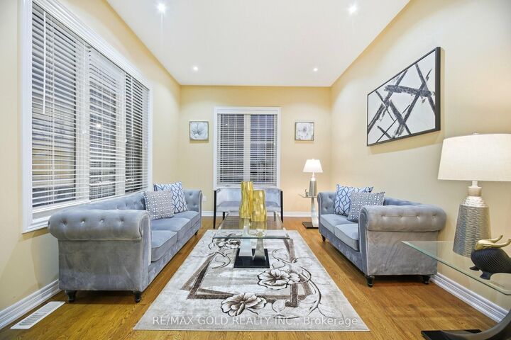 Property Photo:  26 Drummondville Drive  ON L6P 3M9 