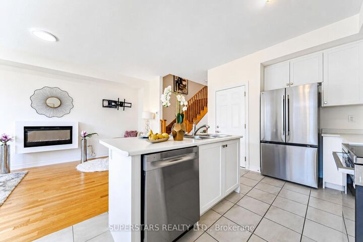 Property Photo:  919 Elizabeth Mackenzie Drive  ON L1X 0P5 