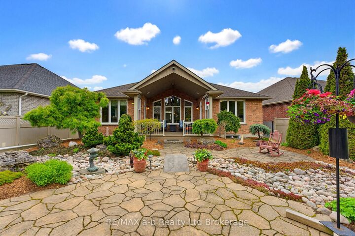 Property Photo: 911 Ridgewood Drive ON N4T 0B8