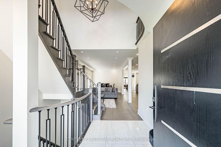 Property Photo: 396 Derrydale Drive ON L5W 0E1