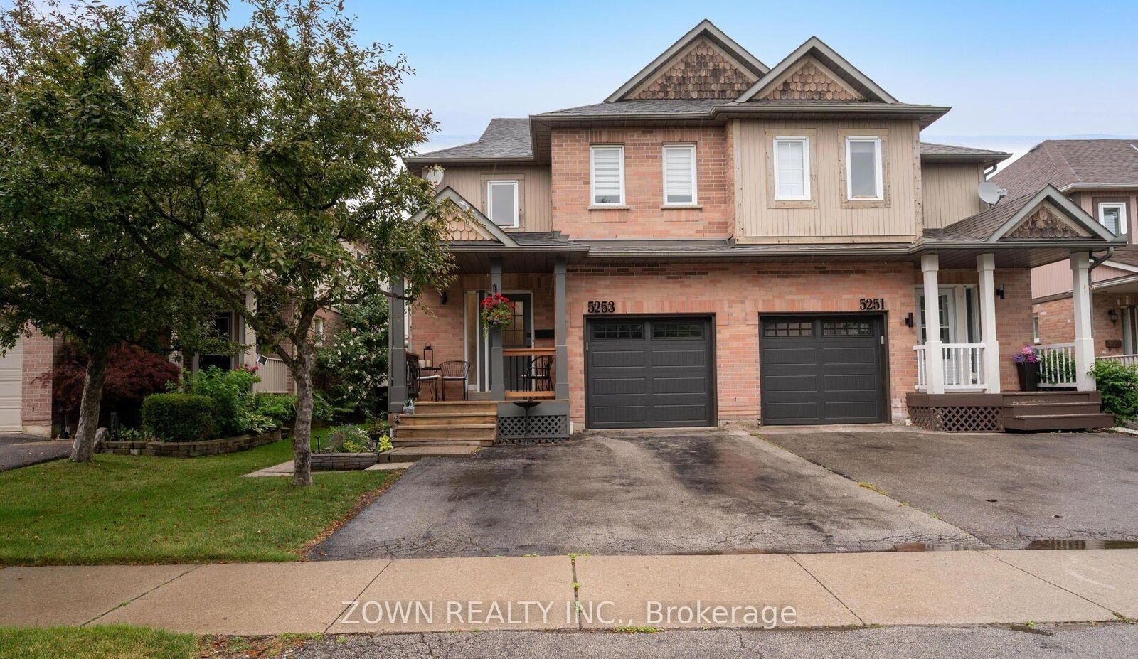 Property Photo:  5253 Bushelgrove Circle  ON L5M 6C5 