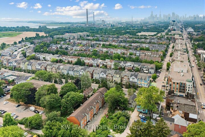 155 Woodbine Avenue Th7 — photo 1