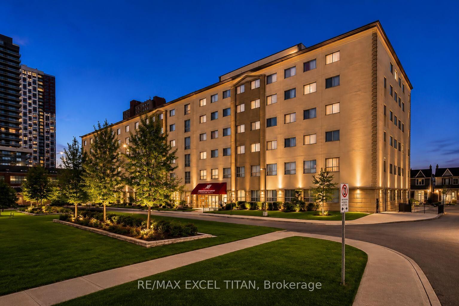 Property Photo:  1401 Dupont Street 404  ON M6H 2B1 