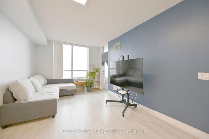 Property Photo: 78 Harrison Garden Boulevard 2004 ON M2N 7E2