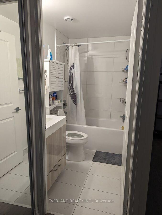 Property Photo: 251 Jarvis Street 3708 ON M5B 2C2