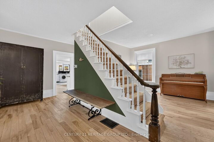 62 Queen Street N — photo 1