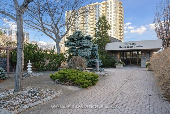 Property Photo:  225 Bamburgh Circle 511  ON M1W 3X9 
