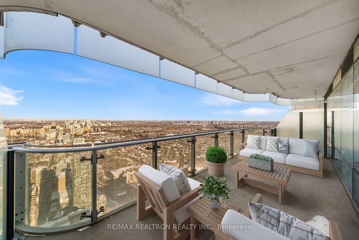 1 Bloor Street E 6010 — photo 1