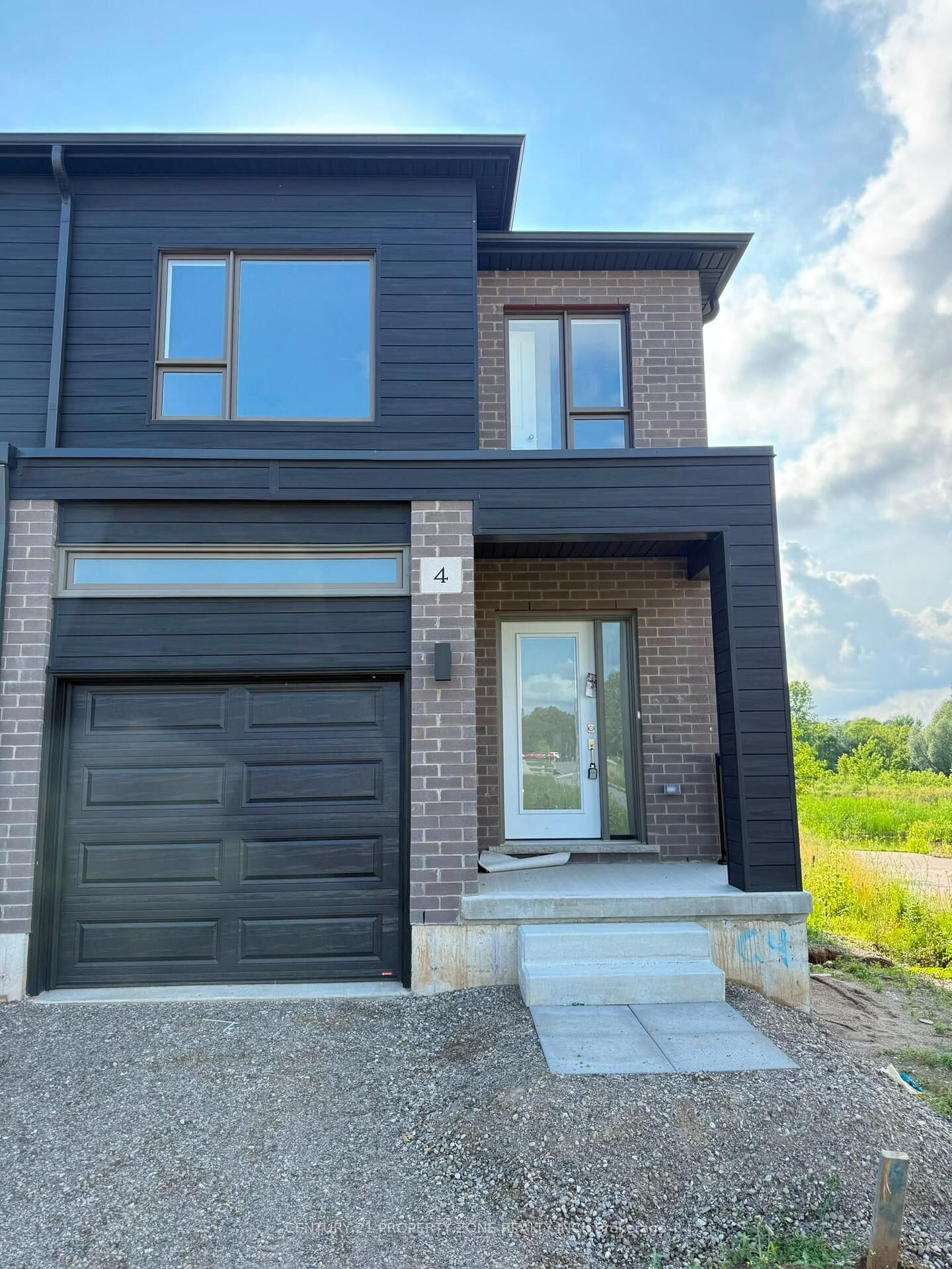 Property Photo: 4 Red Oak Common ON N1R 5S3