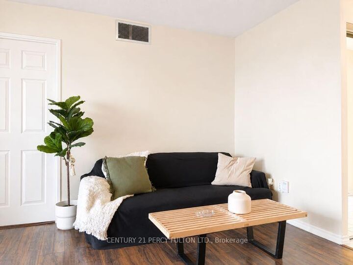 Property Photo: 285 Enfield Place 2006 ON L5B 3Y6