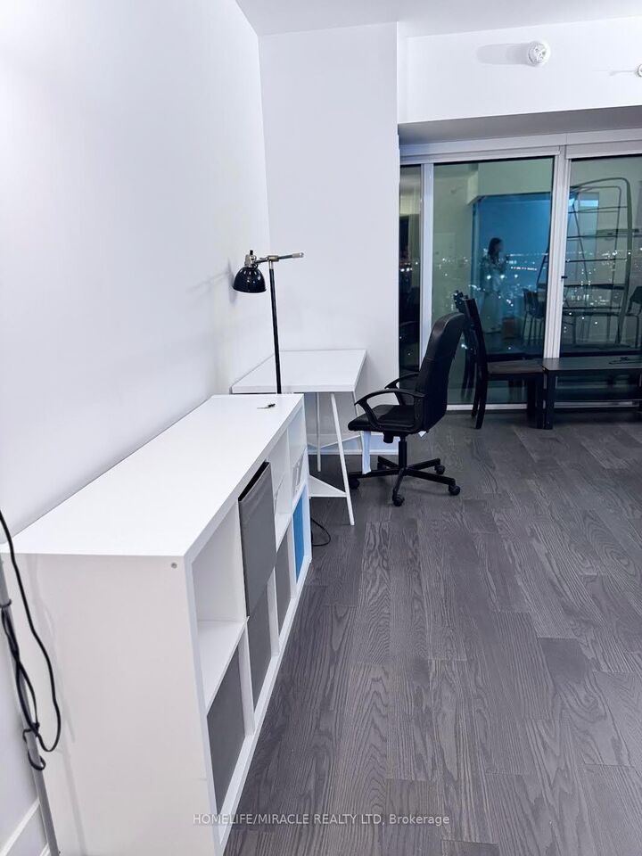 Property Photo: 955 Bay Street 2809 ON M5S 2A2