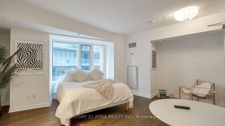 Property Photo: 210 Victoria Street 807 ON M5B 2R3