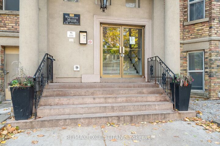 Property Photo:  414 Jarvis Street G4  ON M4Y 3C2 