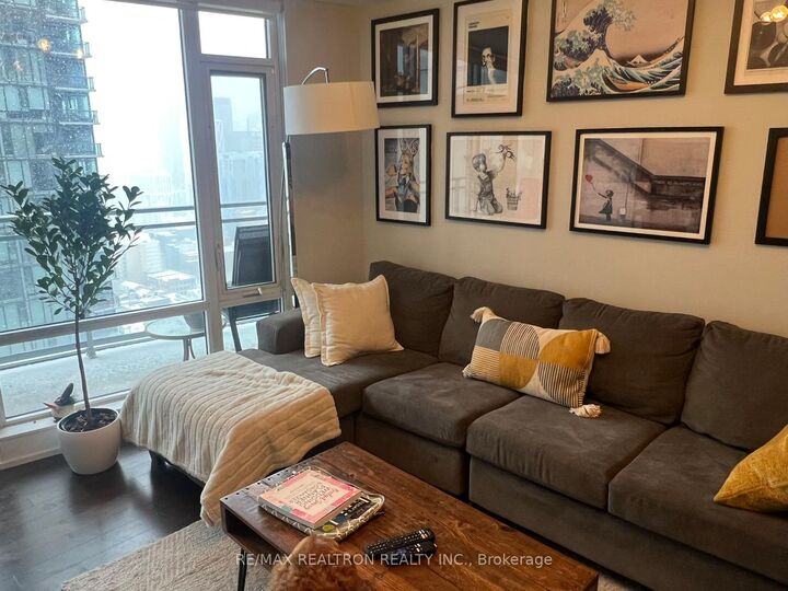 Property Photo: 21 Widmer Street 2906 ON M5V 2E8