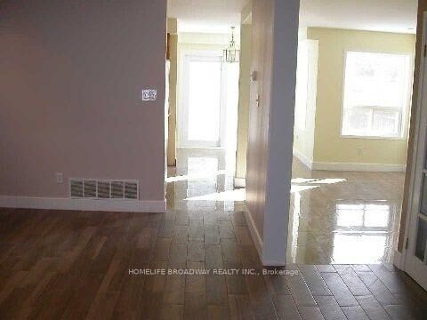 Property Photo: 1240 Bantham Street ON L5V 1Y8