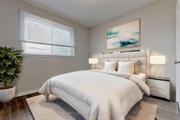 Property Photo:  669 Shakespeare Avenue Upper  ON L1H 3H8 