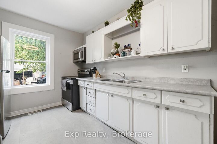 Property Photo: 18 Charlotte Street ON K8P 1E2