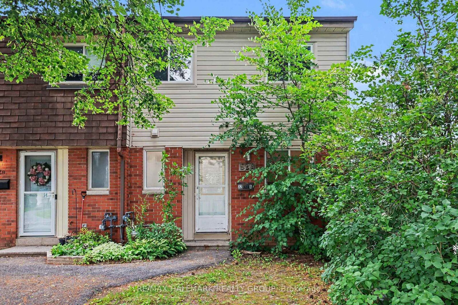 Property Photo:  32A Sonnet Crescent 18  ON K2H 8W7 