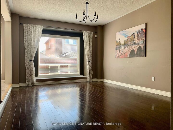 Property Photo: 3173 High Springs Crescent ON L5B 4G6