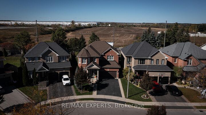 34 Laurentide Crescent — photo 1