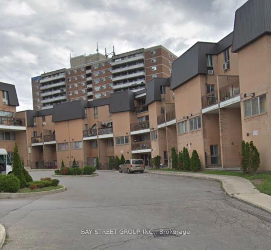 Property Photo:  