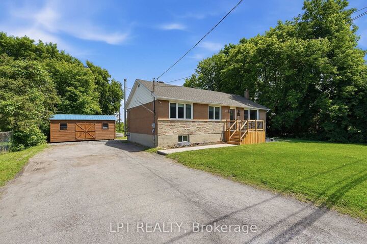 Property Photo: 1467 Meadow Road N ON K4P 1B1