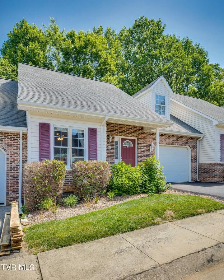 Property Photo: 28 Cherokee Ridge Court TN 37604